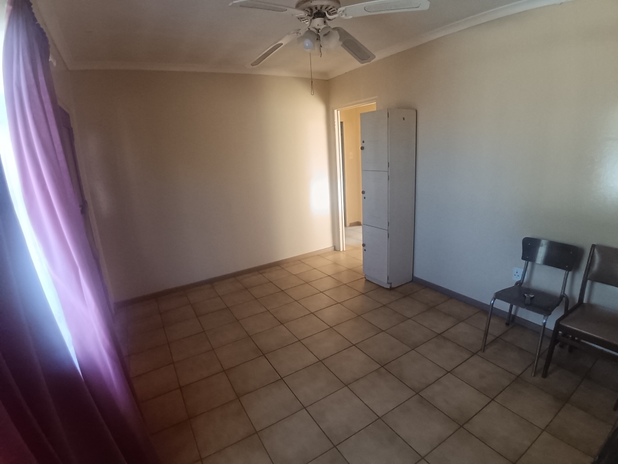 2 Bedroom Property for Sale in Uitsig Western Cape